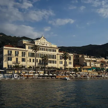 Grand & - The Leading Of The World Hotel 5*