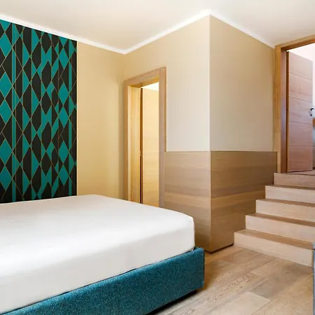 Grand & - The Leading Of The World