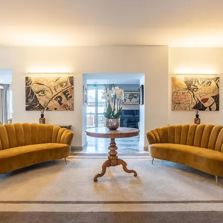 Grand & - The Leading Of The World 5*