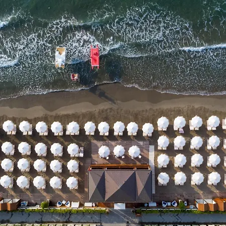 Grand & - The Leading Of The World