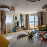 Grand & - The Leading Of The World 5*