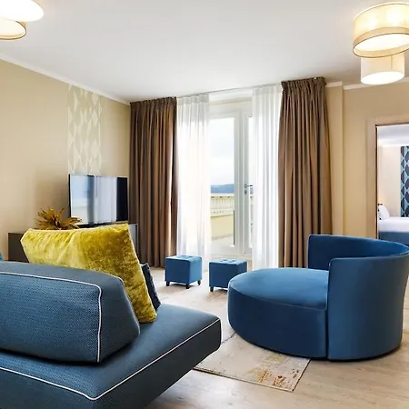 Grand & - The Leading Of The World 5*