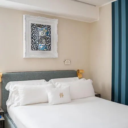 Grand & - The Leading Of The World Hotel 5*