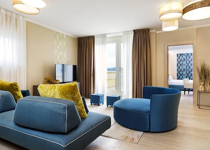 Grand & - The Leading Of The World 5*