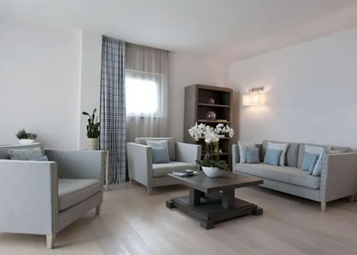 Grand & - The Leading Of The World