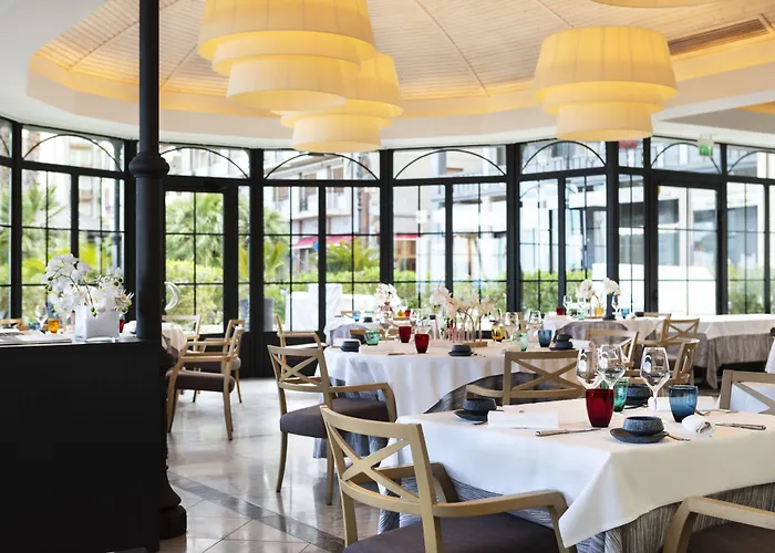 Grand & - The Leading Of The World 5*