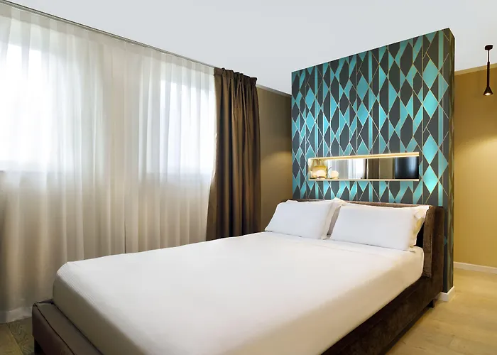 Grand & - The Leading Of The World