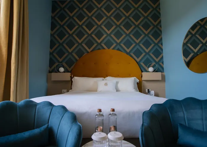 Grand & - The Leading Of The World